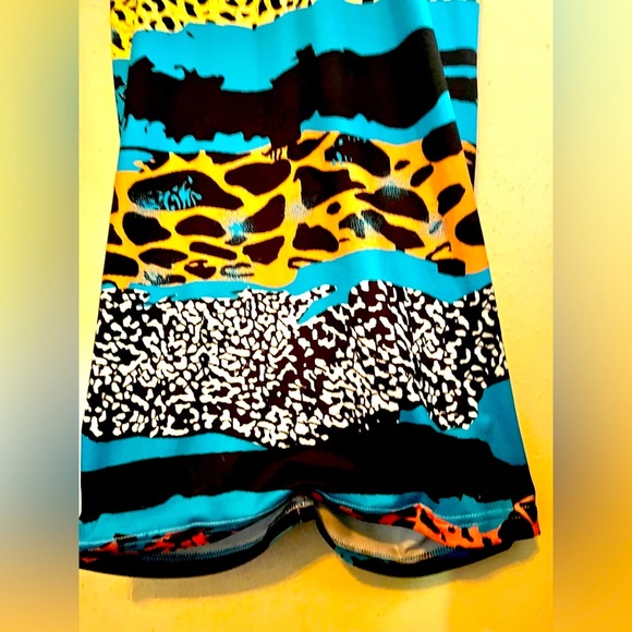 Bodycon Dress with several colorful prints and dimensions, size M - Picture 8 of 9